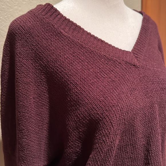 Small Volcom sweater - Picture 2 of 4